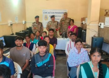 आलापल्ली येथे जय गुरुदेव संगणक केंद्रात मुलांसाठी मूलभूत अभ्यासक्रम आयोजित.