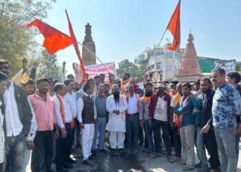 बांगलादेशमध्ये हिंदू धर्मियावर होत असलेल्या अत्याचारांच्या विरोधात विहिप व बजरंग दल हिंगणघाट यांच्या निषेध आंदोलन.