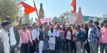 बांगलादेशमध्ये हिंदू धर्मियावर होत असलेल्या अत्याचारांच्या विरोधात विहिप व बजरंग दल हिंगणघाट यांच्या निषेध आंदोलन.