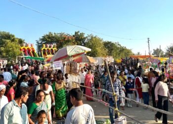 हिंगणघाट येथे संत गाडगे बाबांच्या ६९ व्या पुण्यतिथीनिमित्त वणा नदीवर भक्तीचा सागर; पवनपाल महाराजांच्या खंजिरी वादनाचे समाजप्रबोधन.