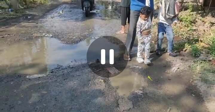 हिंगणघाट येथील मारोती वॉर्ड क्र.२ मधील राधानंद अपार्टमेंट परिसरात सांडपाण्याचा प्रश्न गंभीर, नागरिकांचे आरोग्य धोक्यात.