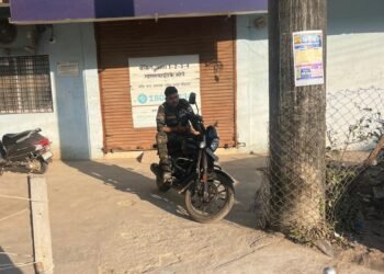 अहेरी एसबीआय बँकेचा भोंगळ कारभार; स्थायी मॅनेजरअभावी ग्राहक वाऱ्यावर! ४ जानेवारीपर्यंत नियुक्ती न झाल्यास बँकेला कुलूप ठोकण्याचा संतोष ताटीकोंडावार यांचा इशारा