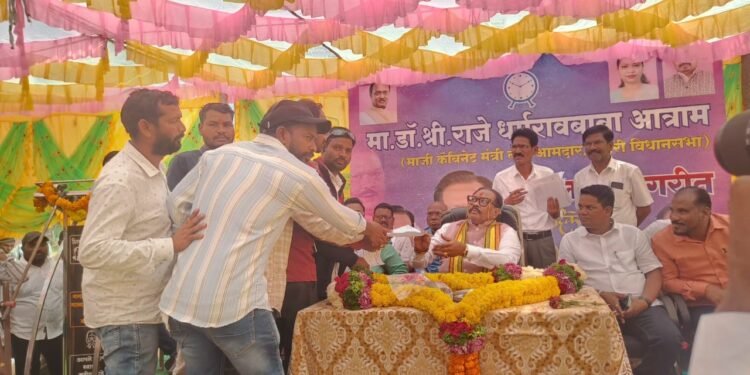 युवा ग्रामीण पत्रकार संघटनेकडून अहेरी विधानसभेचे आमदार डॉ, धर्मरावबाबा आत्राम यांना विविध समस्या सोडविण्यासाठी निवेदन.