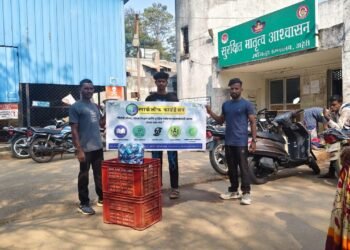 स्पार्कलेफ फॉउंडेशन च्या वतीने उपजिल्हा रुग्णालय, अहेरी येथे रुग्णांसाठी फळ वाटपाचा उपक्रम.