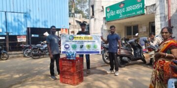 स्पार्कलेफ फॉउंडेशन च्या वतीने उपजिल्हा रुग्णालय, अहेरी येथे रुग्णांसाठी फळ वाटपाचा उपक्रम.