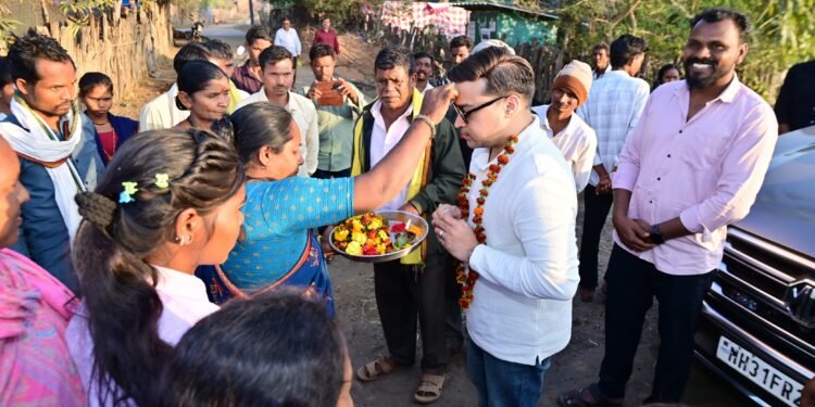 सुरजागड येथे ठाकूर देवाचे विधिवत पूजन; माजी राज्यमंत्री राजे अम्ब्रीशराव महाराजांनी घेतले दर्शन.