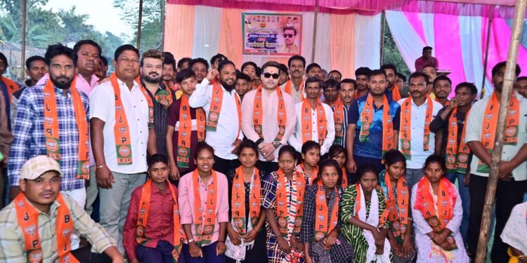 माजी राज्यमंत्री राजे अम्ब्रीशराव आत्राम यांच्या नेतृत्वावर विश्वास ठेवत शेकडो नागरिकांचा पक्षप्रवेश.