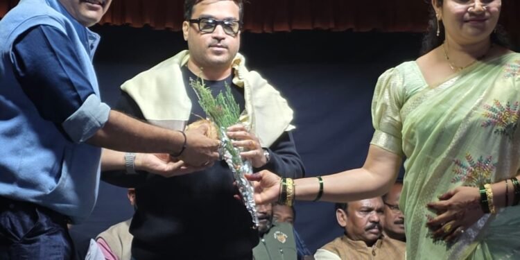 मकरसंक्रातीच्या औचित्य साधून भव्य स्नेहसंमेलन व हळदी-कुंकू, साडी वाटप कार्यक्रम संपन्न.