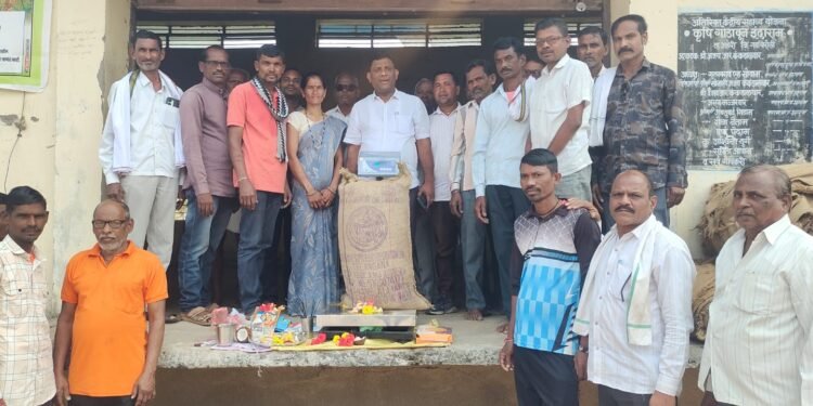 माजी जि.प.अध्यक्ष अजय कंकडालवार यांचा हस्ते इंदाराम येथे धान खरेदीला प्रारंभ.