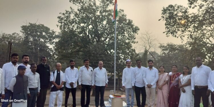 एटापल्ली येथे प्रजासत्ताक दिनानिमित्त ध्वजारोहण सोहळा उत्साहात संपन्न.