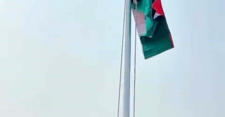 ऐतिहासिक गोंडराजे किल्ल्यावर चार वर्षांनंतर लोकप्रतिनिधीकडून ध्वजारोहण.