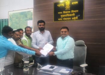 नगरपंचायतीतील घरकुल लाभार्थ्यांना रेती उपलब्ध करा; नगरसेवक अमोल मुक्कावार यांची मागणी.