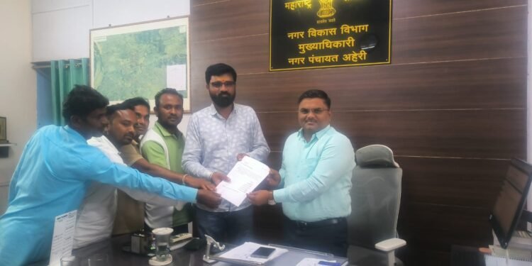 नगरपंचायतीतील घरकुल लाभार्थ्यांना रेती उपलब्ध करा; नगरसेवक अमोल मुक्कावार यांची मागणी.