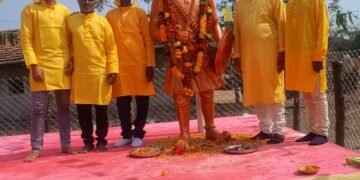 अतिदुर्गम पुनागुडा येथे क्रांतिसूर्य वीर बाबुराव शेडमाके यांच्या पुतळ्याचे भव्य अनावरण