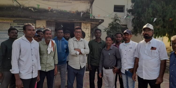 पंचायत समिती चामोर्शी येथील प्रशासकीय इमारत निर्लेखण करून नवीन प्रशासकीय इमारत बांधकाम करण्यात यावे.