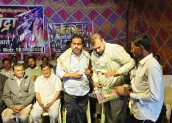 जोगीसाखरा येथे भव्यदिव्य डान्स स्पर्धेचा जल्लोषात शुभारंभ.