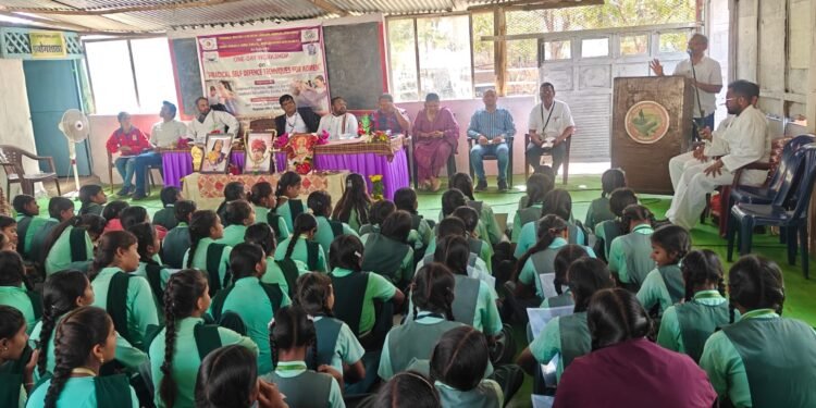 मुलगी ही कमकुवत नाही, ती सक्षम आहे आजच्या काळात शिक्षणाबरोबरच स्वसंरक्षणाचे प्रशिक्षण ही काळाची गरज.