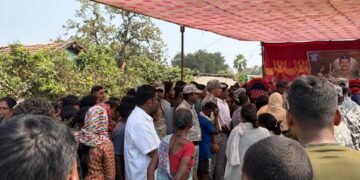 अभुझमाड जंगलात नक्षलवाद्यांविरुद्ध लढताना जवान दीपक मडावी यांना वीरमरण.