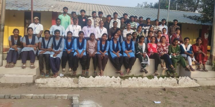 जिमलगट्टा शासकीय आश्रम शाळेत 10वी व 12विच्या विध्यार्थ्यांना निरोप समारंभ कार्यक्रम संपन्न.