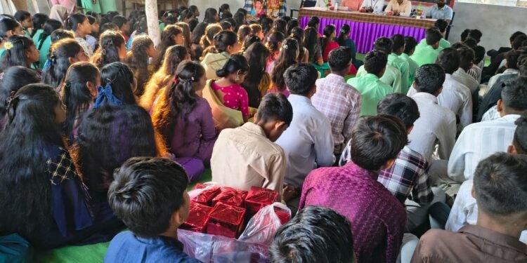 आज सावित्रीबाई फुले कनिष्ठ महाविद्यालय आलापल्ली येथे इयत्ता बारावीच्या विद्यार्थ्यांना निरोप समारंभ कार्यक्रमाचे आयोजन