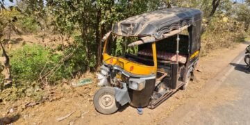 अहेरीवरून आल्लापल्लीकडे प्रवासी घेऊन जाणाऱ्या एका ऑटोला अज्ञात चारचाकी वाहनाने मागून जोरदार धडक.