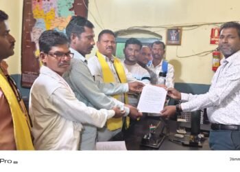 आविका सहकारी संस्था मन्नेराजाराम उगड्यावर धान खरेदी करण्यात यावी.