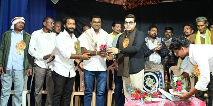 माजी राज्यमंत्र्याच्या हस्ते करण्यात आलेला सत्कार हा पक्ष प्रवेश नसून उत्कृष्ट पत्रकारितेचा सत्कार:- पत्रकार आसिफ खान पठाण.