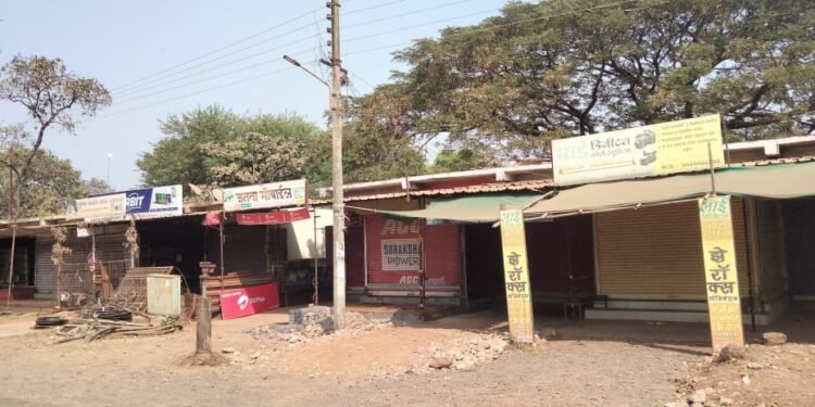 व्यापारी संघटनेचा एल्गार बाजारपेठ बंद ठेवत उपोषणाला जाहीर पाठिंबा.