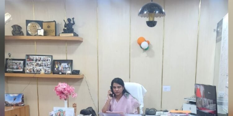 मुलचेरा तालुक्यातील रस्ते दुरुस्तीसाठी भाजप महिला मोर्चा आक्रमक; रेखाताई डोळस यांचा आंदोलनाचा इशारा.