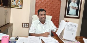 वादातील बांधकाम पाडल्याने न्यायालय अवमानाचा आरोप अजय कंकडालवार यांच्या पत्रकार परिषदेतून व्यक्त.