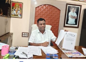 वादातील बांधकाम पाडल्याने न्यायालय अवमानाचा आरोप अजय कंकडालवार यांच्या पत्रकार परिषदेतून व्यक्त.