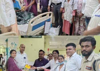 समाजसेविका संगीता ठलाल यांनी रुग्णांना फळ वाटप करून वाढदिवस केला मोठया उत्साहात साजरा.