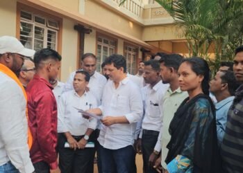 भामरागड तालुक्यातील आरोग्य विभागातील मनुष्यबळाची कमतरता तात्काळ भरून आरोग्य व्यवस्थेला बळकटी करावी.