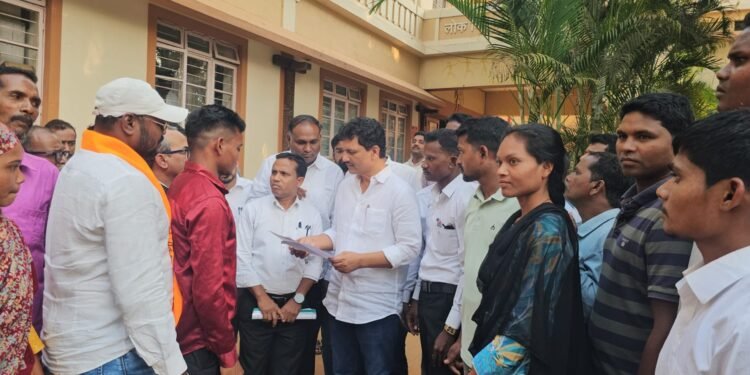 भामरागड तालुक्यातील आरोग्य विभागातील मनुष्यबळाची कमतरता तात्काळ भरून आरोग्य व्यवस्थेला बळकटी करावी.