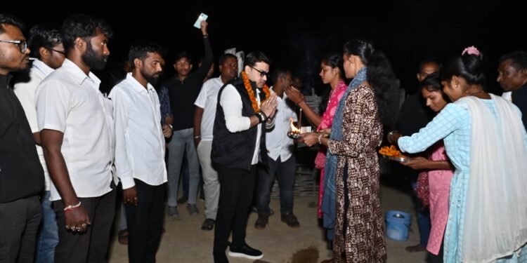 माजी राज्यमंत्री राजे अम्ब्रीशराव आत्राम यांची पीपली येथे भेट.