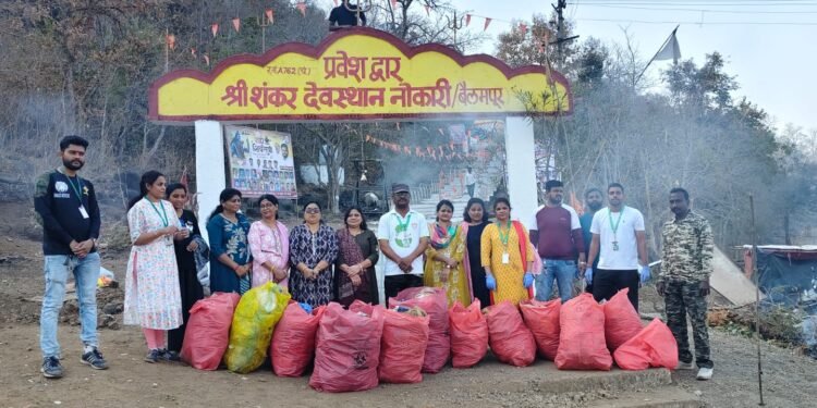 श्री शंकर देवस्थान नोकारी (बैलमपूर) येथे स्वच्छता अभियान संपन्न.