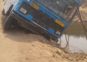 सिरोचा–रेगुठा मार्गावर बस अपघात प्रवासधारक सुखरूप.