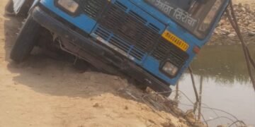 सिरोचा–रेगुठा मार्गावर बस अपघात प्रवासधारक सुखरूप.