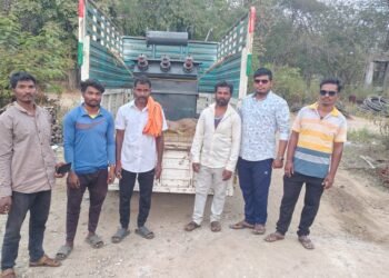 सिरोंचा तालुक्यातील कंबालपेठा परिसरात नवे जनित्र बसवून वीजटंचाईचा प्रश्न मार्गी.