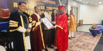 महागावचे भुमीपुत्र प्रा. रतन दुर्गे यांना दिल्लीत मानद डॉक्टरेटने सन्मान.