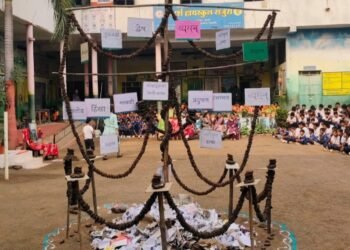 आदर्श शाळेत पर्यावरणपूरक होलिकोत्सव संपन्न.