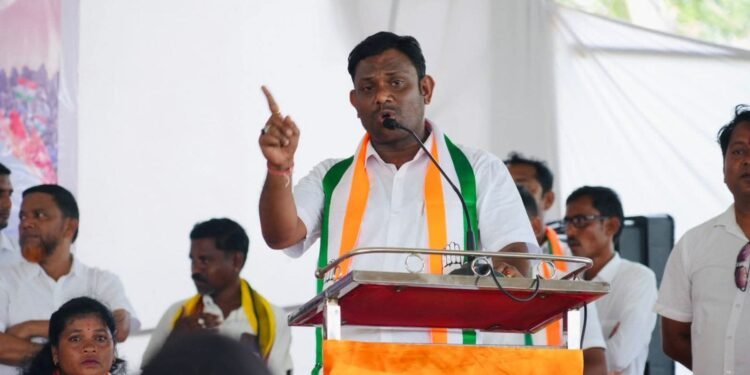 हातात ताकद आणि मनात लोकांसाठी अपार प्रेम हीच ओळख डाँक्टरेट सन्मानित.