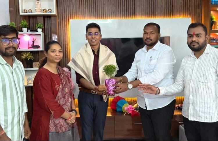 युपीएससी परीक्षेत रजत वाळके यांचे उत्तुंग यश;सिनेट सदस्या तनुश्रीताई धर्मरावबाबा आत्राम यांच्या हस्ते गौरव.