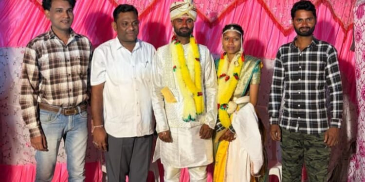 व्येकटरावपेठा येते विवाह सोहळ्याला अजयभाऊ कंकडालवार यांची भेट.