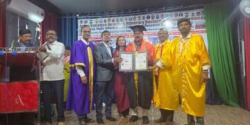 समाजसेवक काशिनाथ शिंह यांना डॉक्टरेट पदवी बहाल.