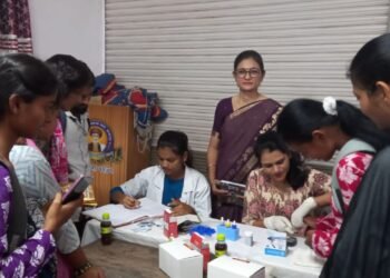 महाराष्ट्र शिक्षण प्रसारक मंडळ द्वारा संचालित , महात्मा ज्योतिबा फुले महाविद्यालय बल्लारपूर येथे समाजशास्त्र विभागातर्फे महिला दिनानिमित्त आरोग्य तपासणी शिबिर.