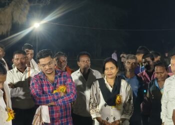 शाहीन भाभी हकीम यांच्या हस्ते वेलगूर येथे भव्य रात्रकालीन क्रिकेट स्पर्धेचे  उद्घाटन.