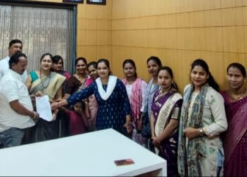 हिंगणघाट: डॉ. बाबासाहेब आंबेडकर चौक येथील सौंदर्यीकरणाच्या कामात चालढकलं, शिवसेना आक्रमक.