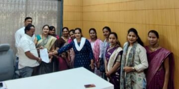 हिंगणघाट: डॉ. बाबासाहेब आंबेडकर चौक येथील सौंदर्यीकरणाच्या कामात चालढकलं, शिवसेना आक्रमक.