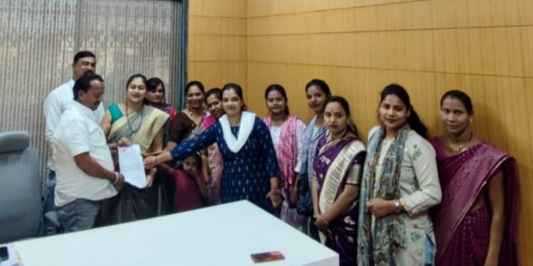 हिंगणघाट: डॉ. बाबासाहेब आंबेडकर चौक येथील सौंदर्यीकरणाच्या कामात चालढकलं, शिवसेना आक्रमक.